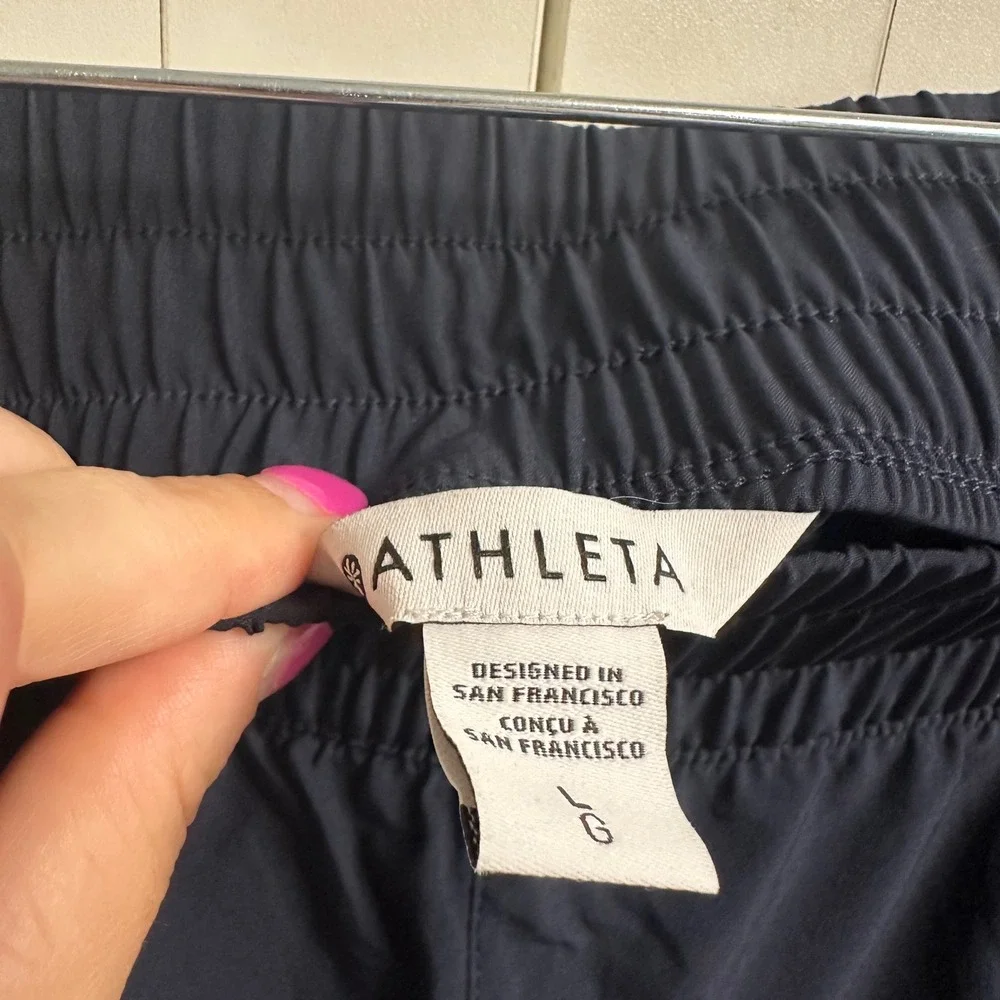 Athleta Trekkie North Shorts Women L Navy Pockets Hiking Outdoor Elastic Waist